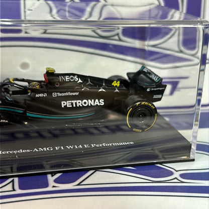 02416 W14 LEWIS HAMILTON #44 MERCEDES(ACRILICO CON CASCO)