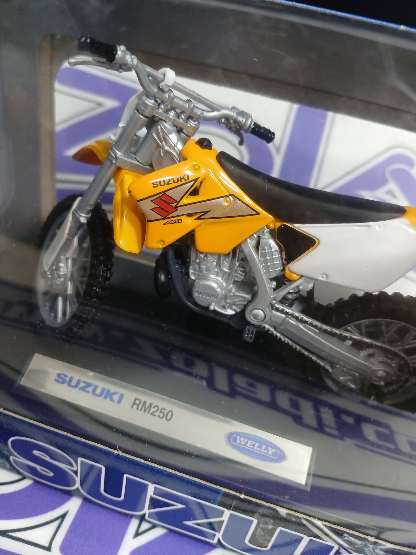 12801 SUZUKI RM250 1/18