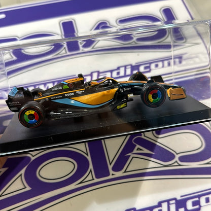 02326 MCL36 DANIEL RICCIARDO  #3 (CON ACRILICO/CON CASCO) 2022