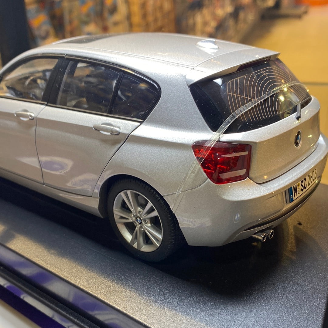 BMW 1 SERIES 1/18