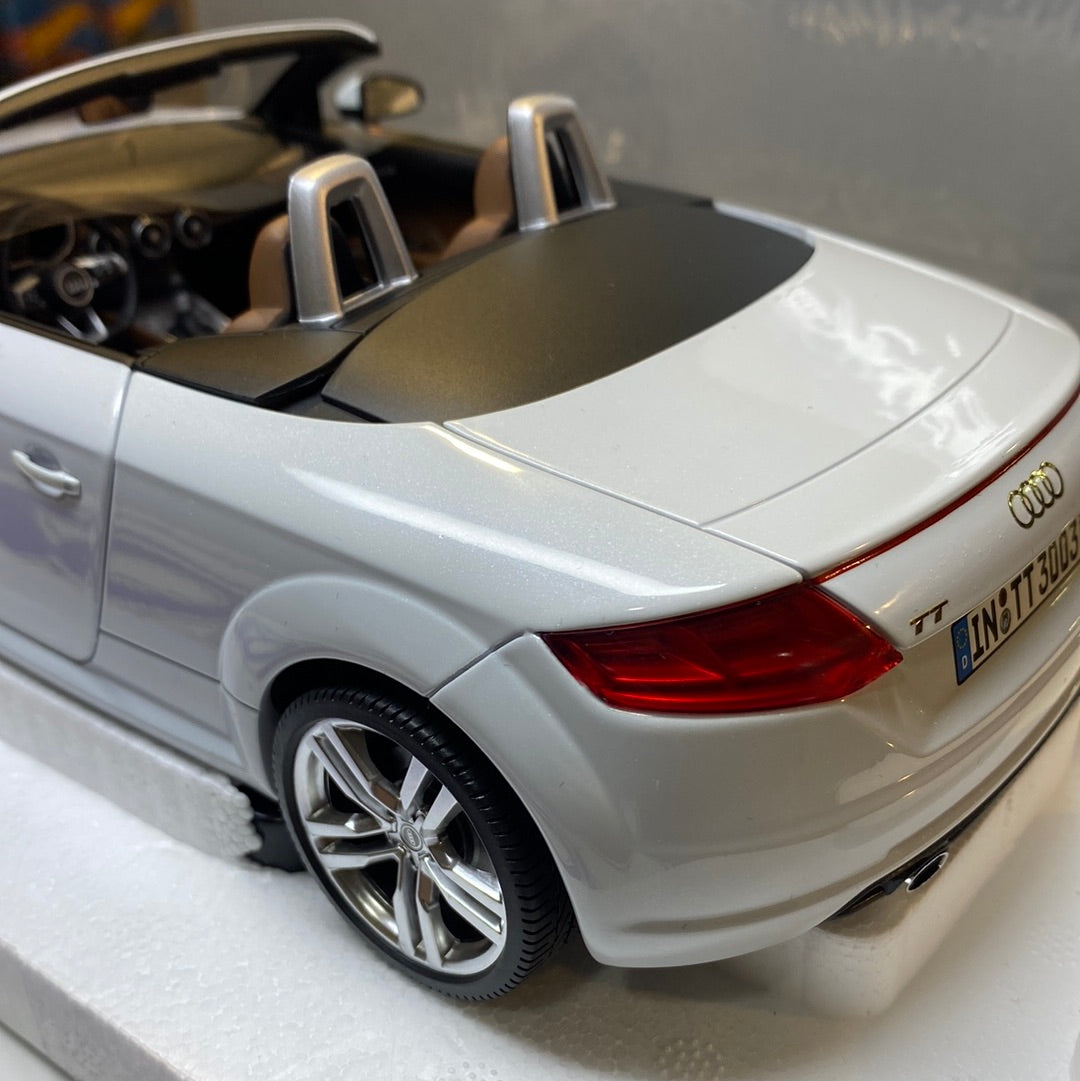 AUDI TT ROADSTER 1/18