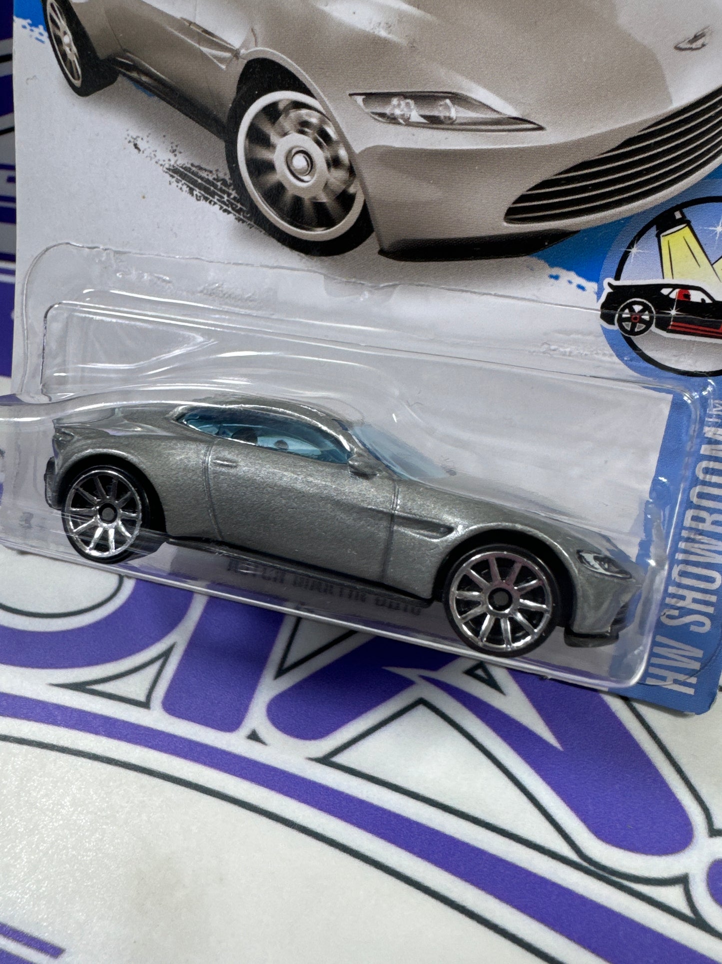 DLK05 ASTON MARTIN DB10