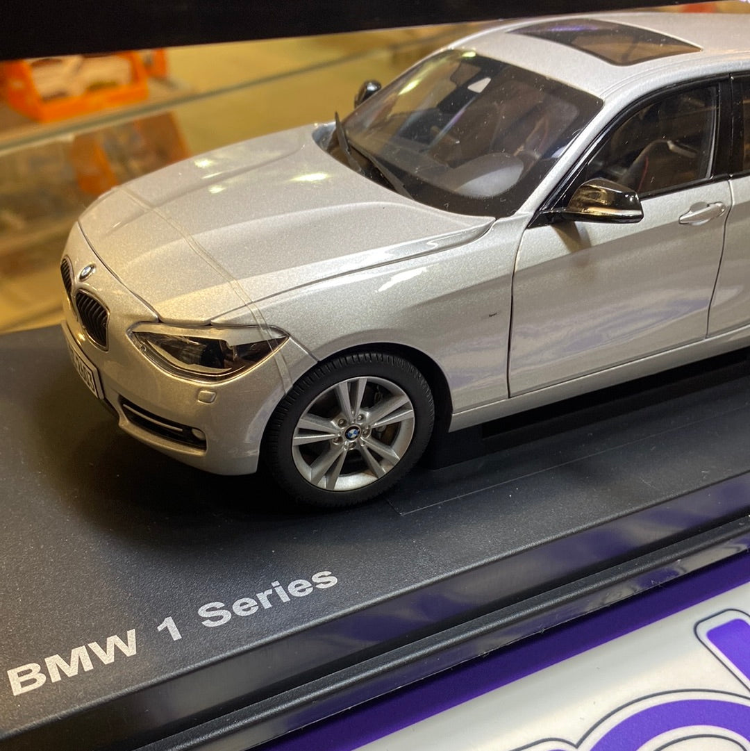 BMW 1 SERIES 1/18