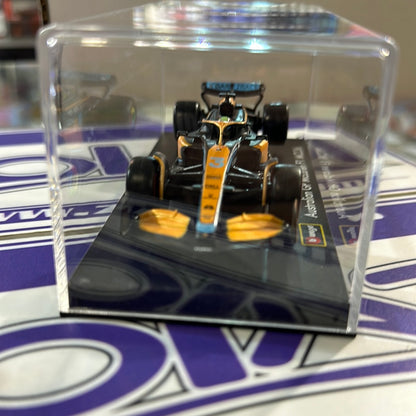 02326 MCL36 DANIEL RICCIARDO  #3 (CON ACRILICO/CON CASCO) 2022