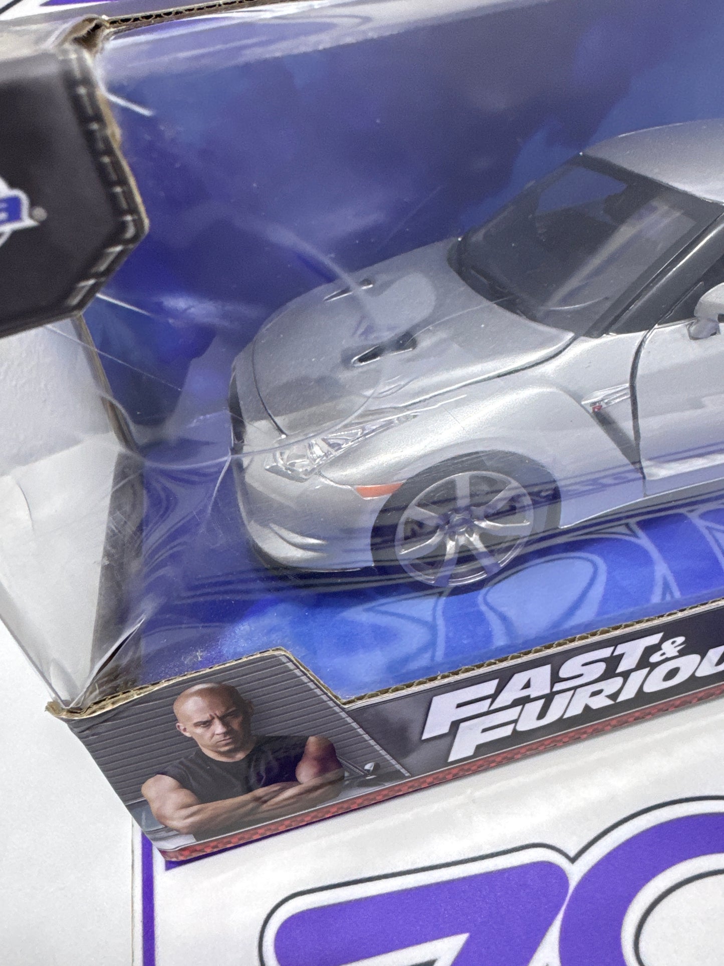 97212 BRIANS NISSAN GTR R35 1/24 JADA (CAJA DAÑADA)