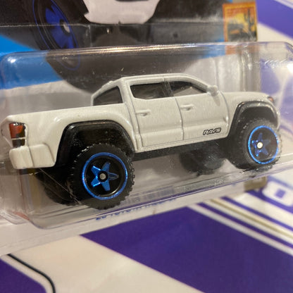 HKG75 HNK43 TOYOTA TACOMA