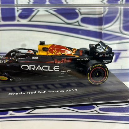 02418 RB19 MAX VERSTAPPEN #1  RED BULL  (CON ACRILICO/CON CASCO) 2023