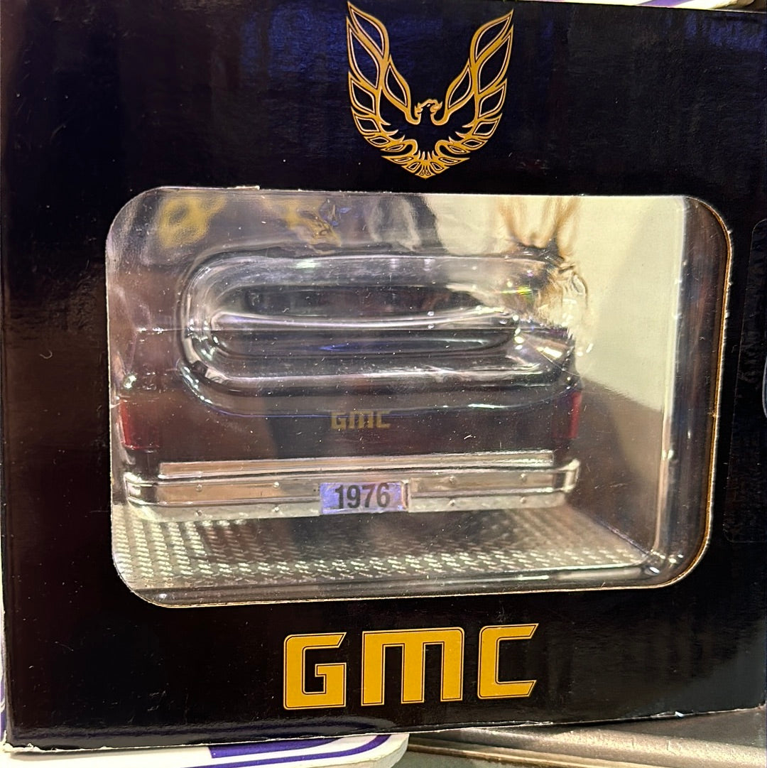 1/24 GMC Sierra Grande Custom M2