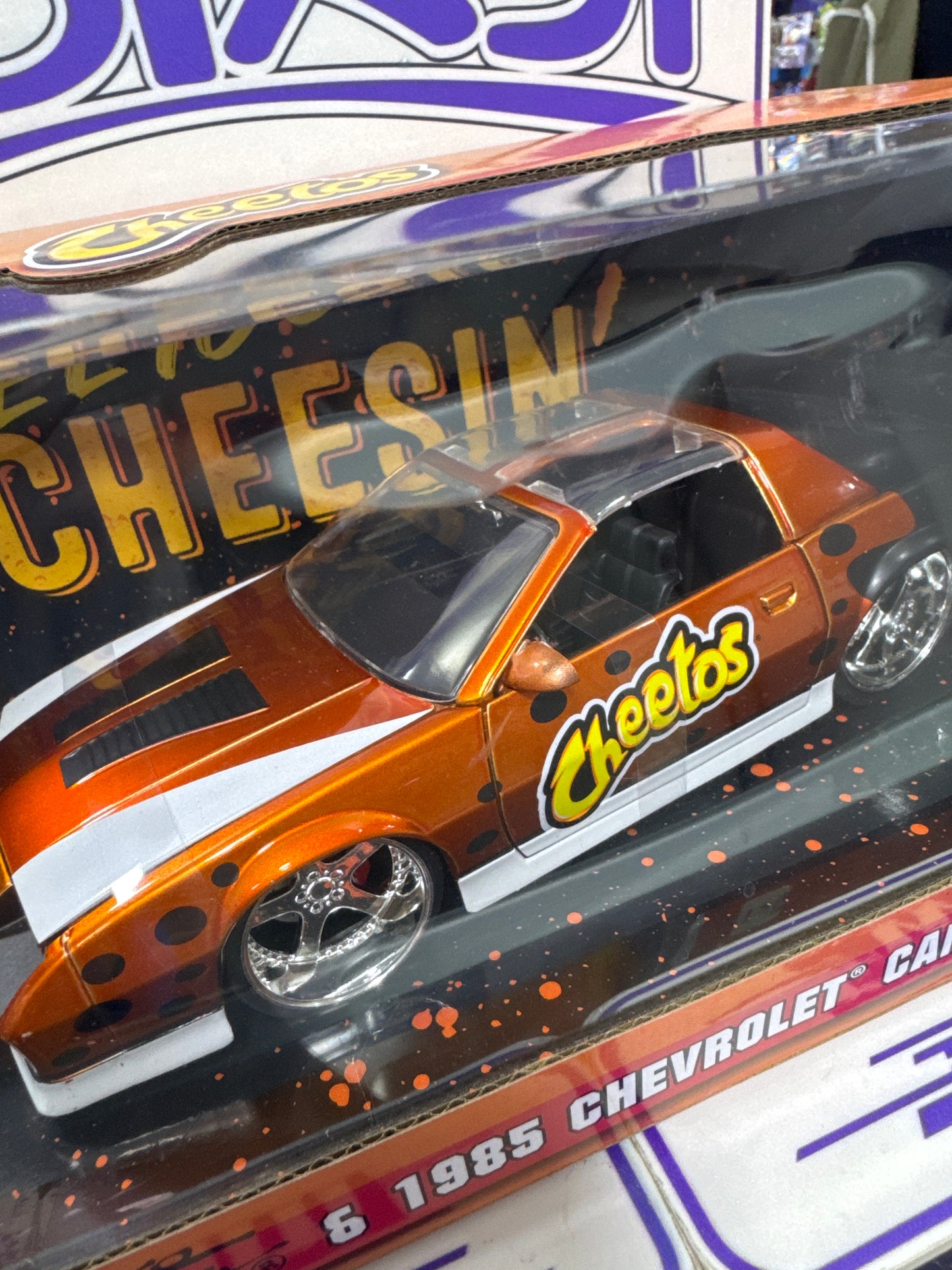 34384 CHEVROLET CAMARO Z28 1/24 JADA CHEETOS