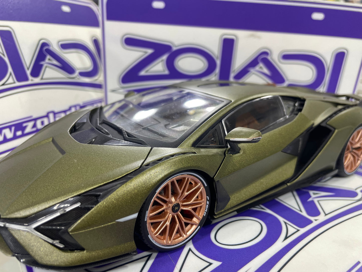 SU 1/18 LAMBORGHINI SIAN FKP37