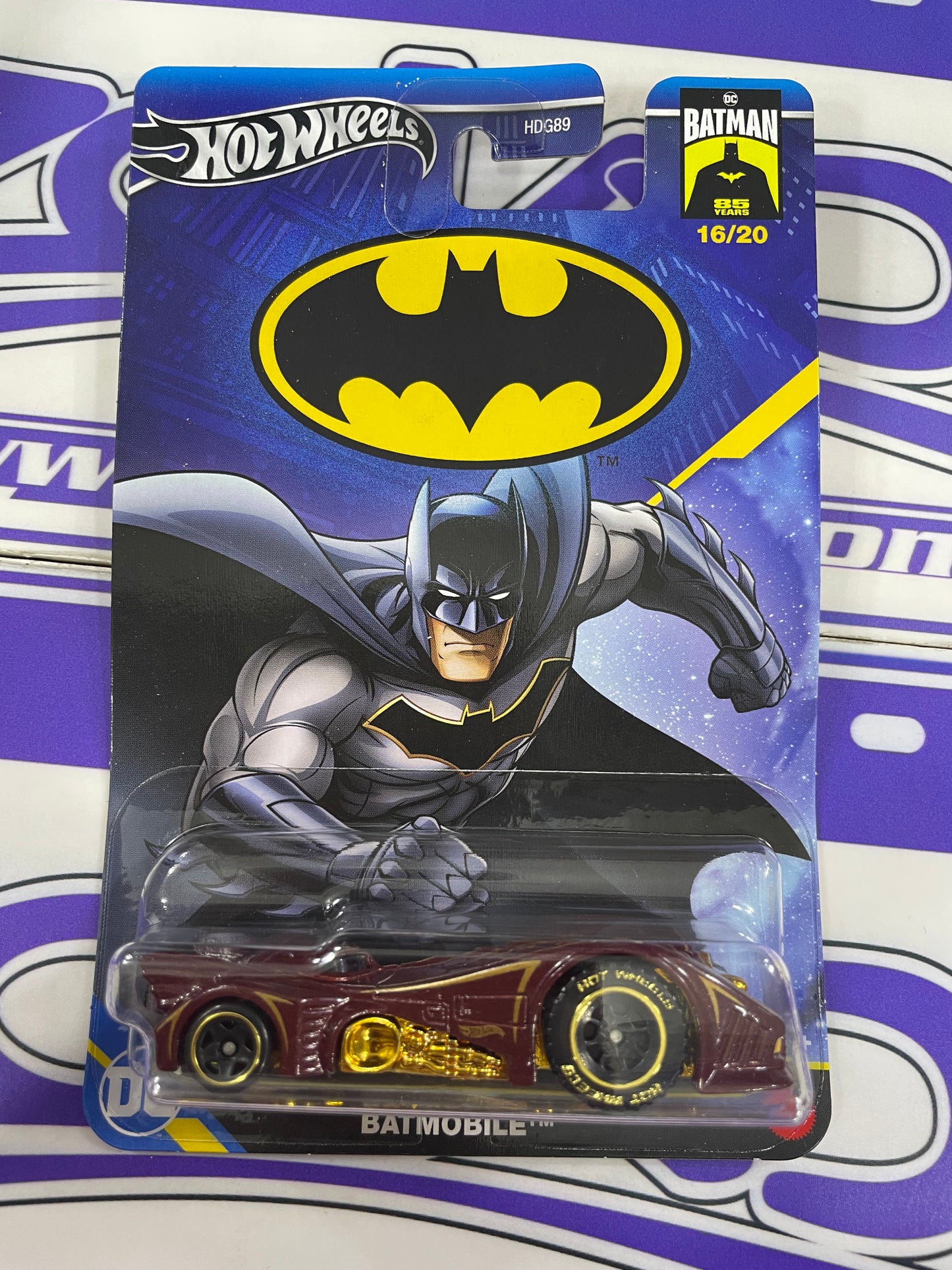 HRW31 BATMOBILE HOTWHEELS