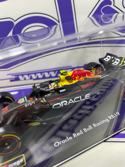 02418 RB19 SERGIO PEREZ #11 RED BULL ( CON ACRILICO Y CASCO ) 2023