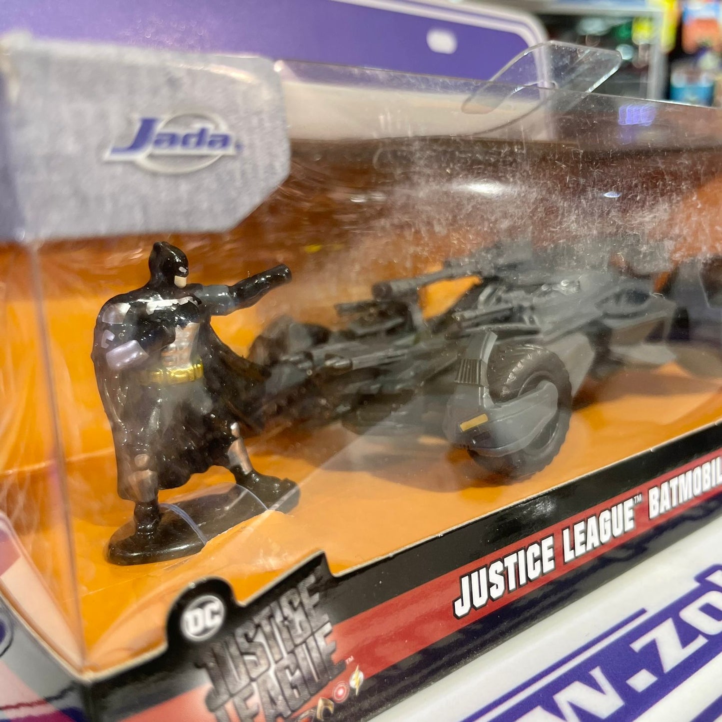 31706 JUSTICE LEAGUE BATMOBILE &amp; BATMAN 1/32