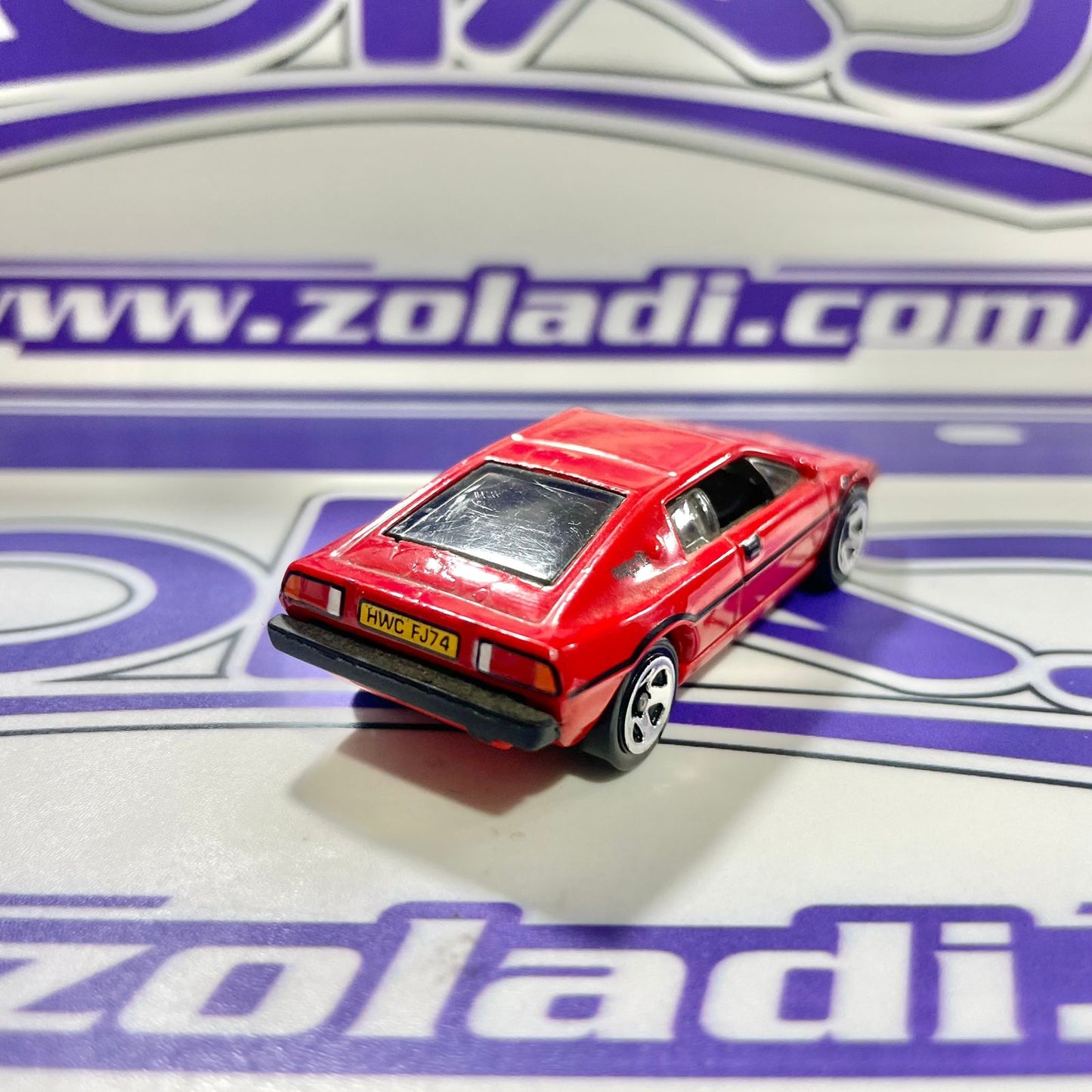 SU LOTUS ESPRIT S1 ROJO