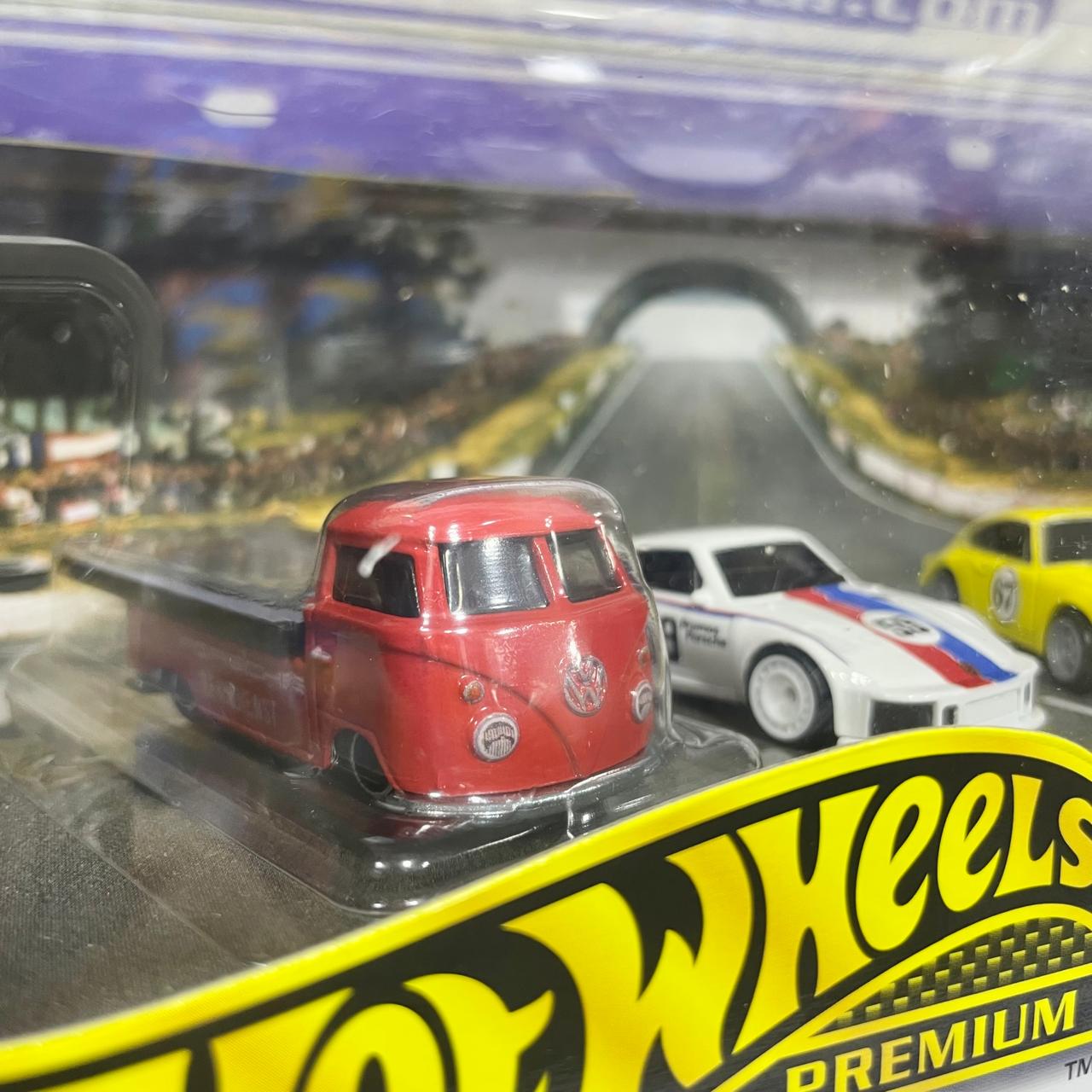 HRT54 PORSCHE DIORAMA