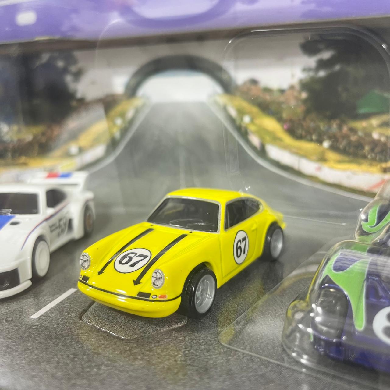 HRT54 PORSCHE DIORAMA