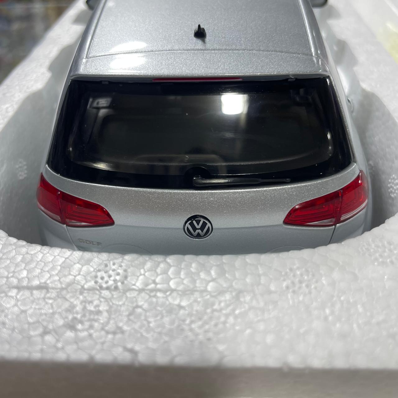 1/18 VOLKSWAGEN GOLF GTI