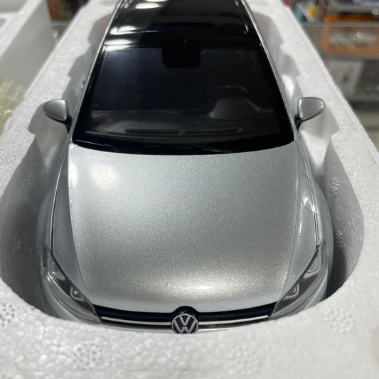 1/18 VOLKSWAGEN GOLF GTI