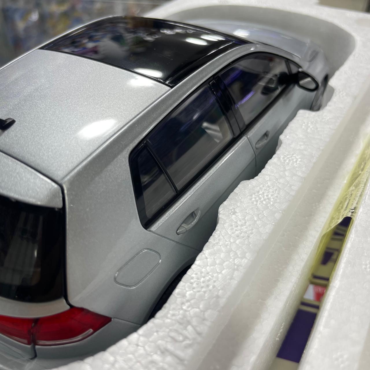 1/18 VOLKSWAGEN GOLF GTI