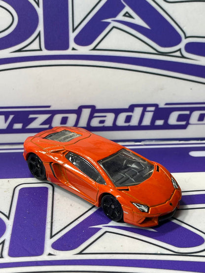 SU LAMBORGHINI AVENTADOR