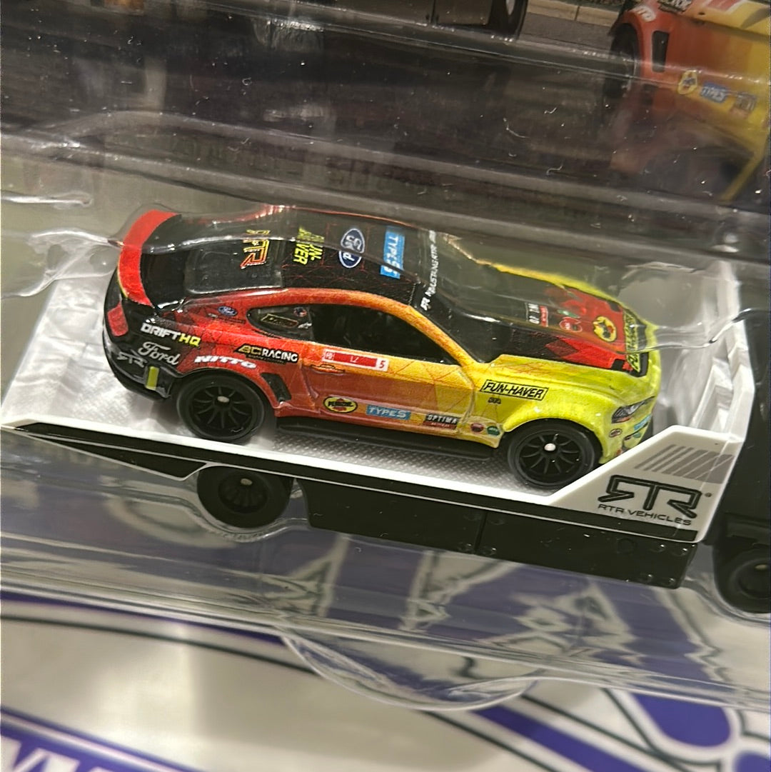 HKF39 Mustang Team Transport Hot Wheels