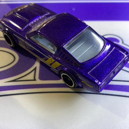 SU MUSTANG FASTBACK MORADO