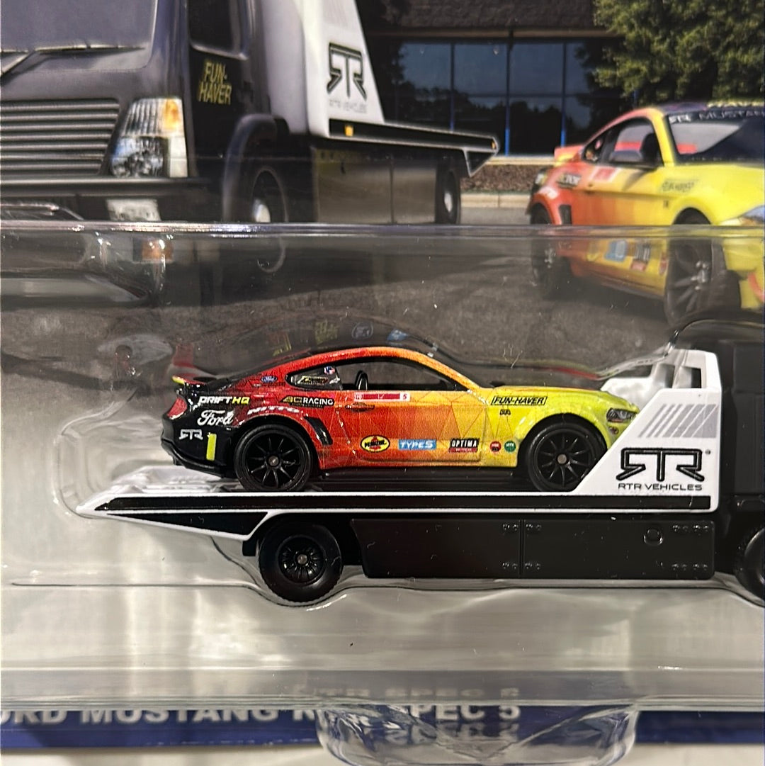 HKF39 Mustang Team Transport Hot Wheels